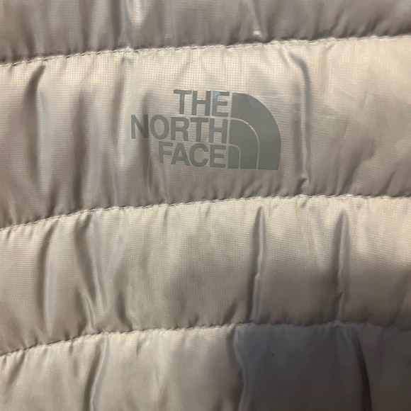 The North Face Light Gray 700 Full Vest - Picture 3 of 15